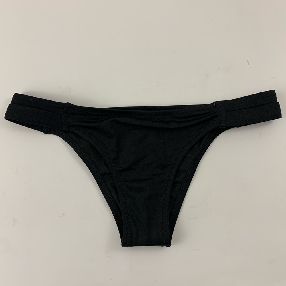 Shade & Shore Black Bikini Bottoms. T24 - Picture 1 of 6